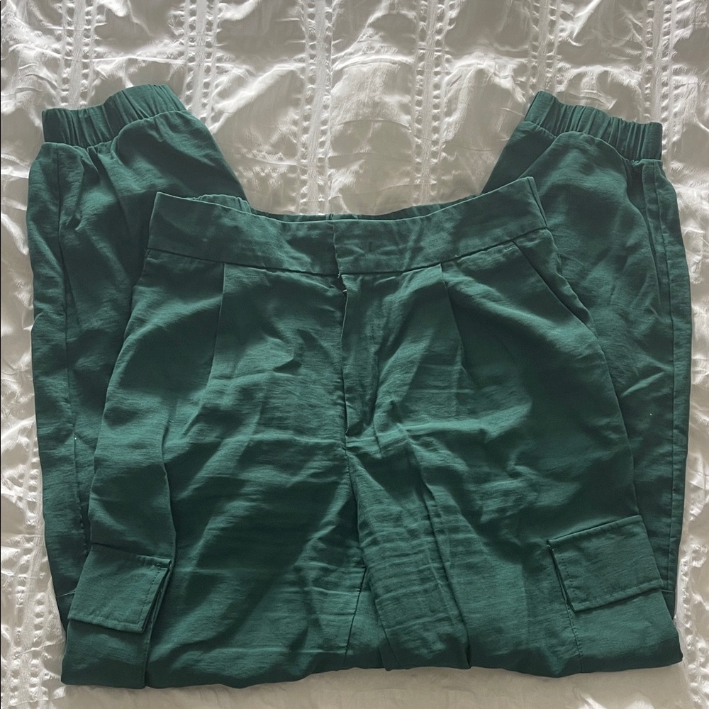 Universal Thread Women's Green Cargo Pants